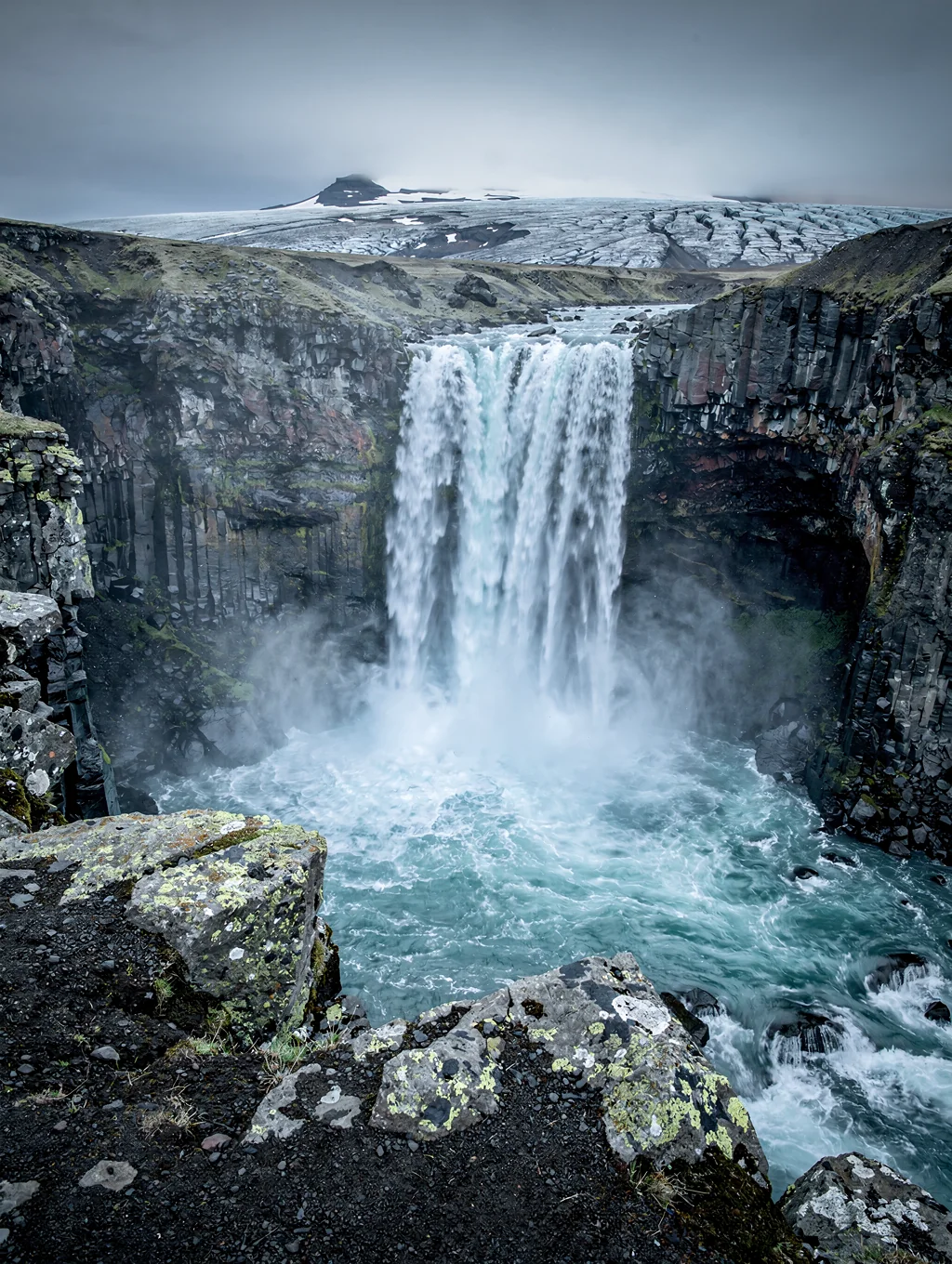 Subterranean glacial meltwater channel between tectonic plates in Iceland